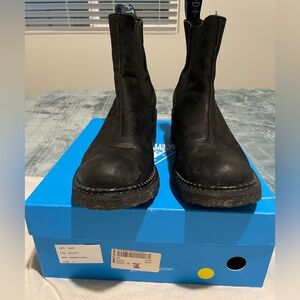 Fluevog Nap Chelsea boot black size 9